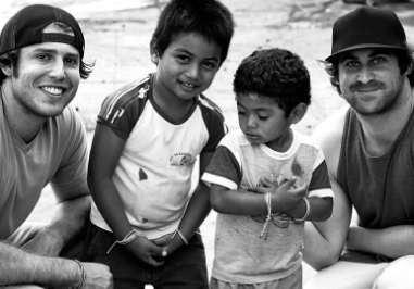 破億情結深處：Pura Vida手鍊，如何引領青年文化的時尚變革