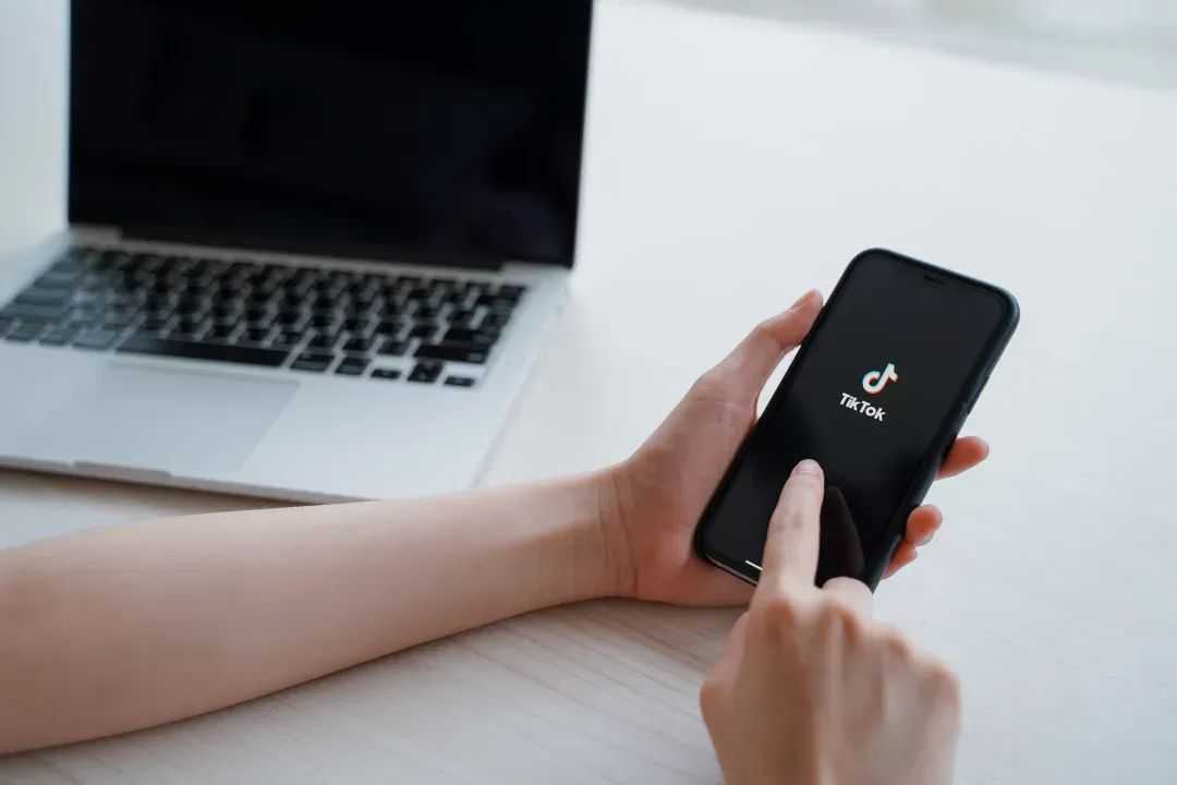 TikTok舞臺上的政治風雲：美國大選年，政客們的新競技場