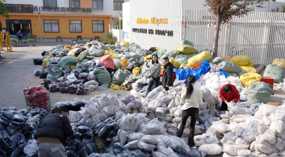 爆倉！常熟速賣通商家雙11黑五集體爆單，訂單比字典還厚