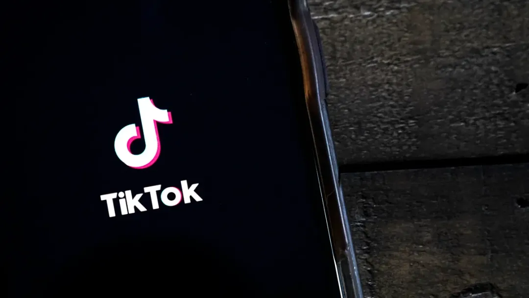 爲何TikTok能一天之內重返美區？